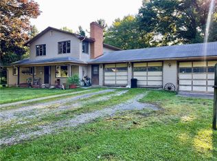 2208 Squaw Run Rd, Ellwood City, PA 16117