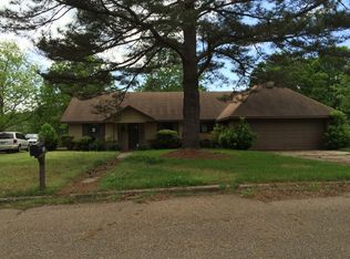 335 Red Oak Dr, Jackson, MS 39212