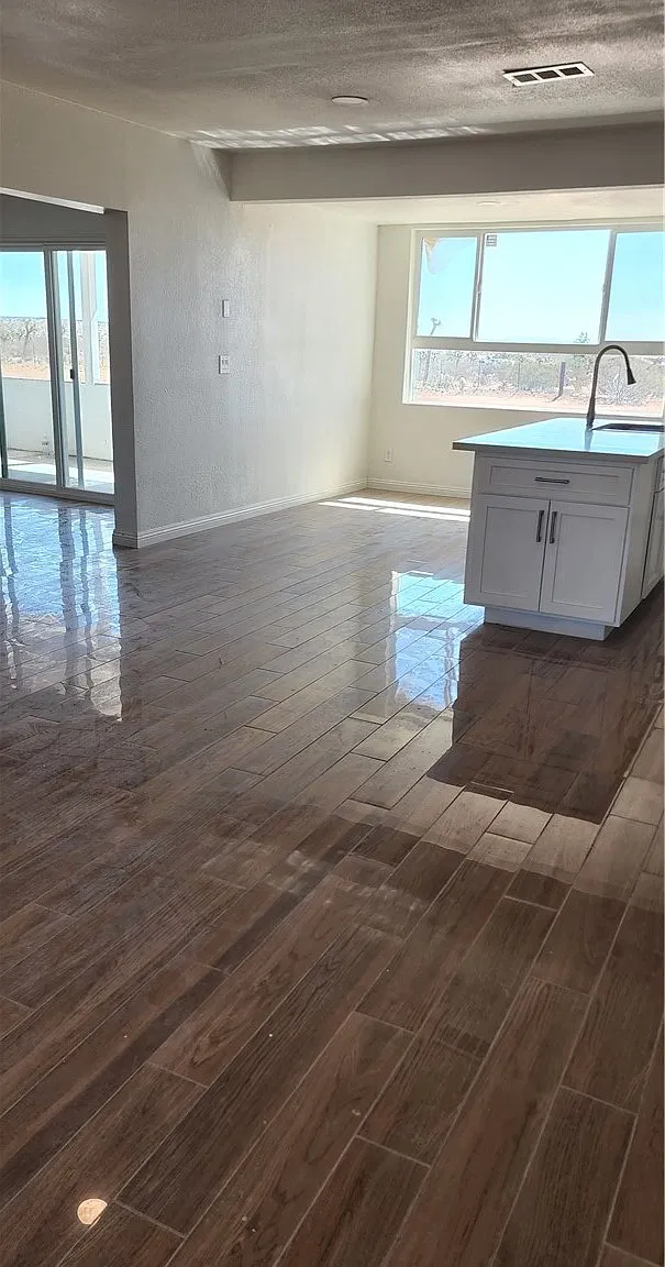 4 bed, 2096 sqft, $3,000 — Photo 3