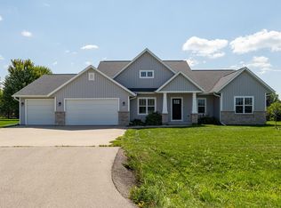 3433 Nelson Rd, Oshkosh, WI 54904