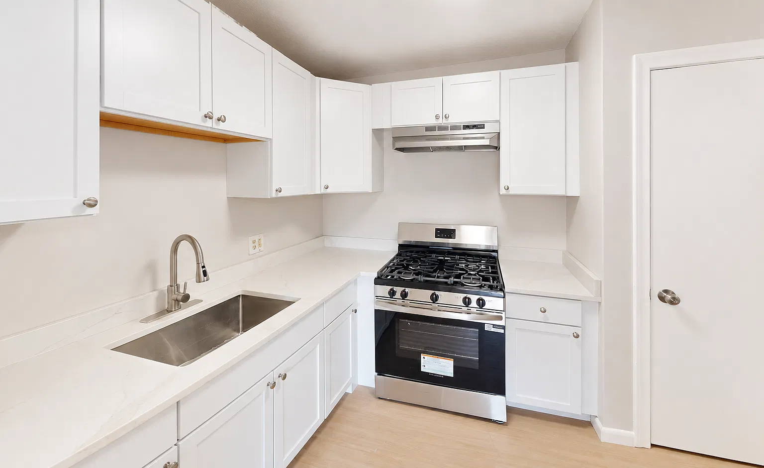 2 bed, 850 sqft, $2,100 — Photo 4