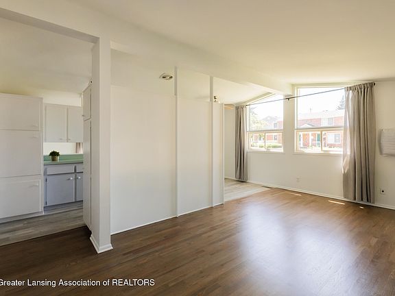 3rd image of 1004 N Magnolia Ave