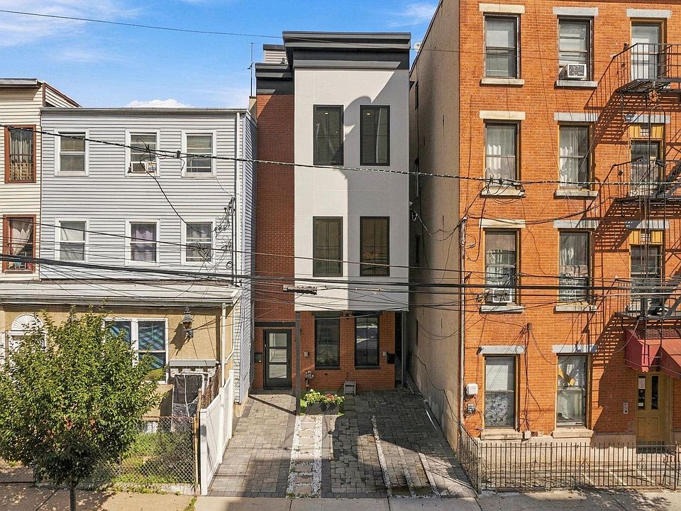 1st image of 20 Westervelt Pl #2