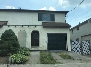 12 Behan Ct, Staten Island, NY 10306