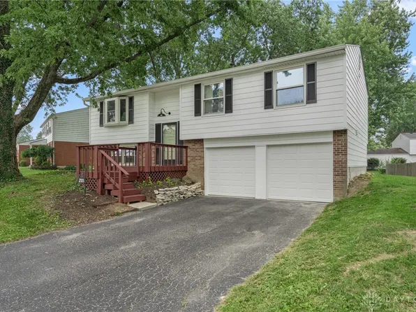 255 Porter Dr, Englewood, OH 45322