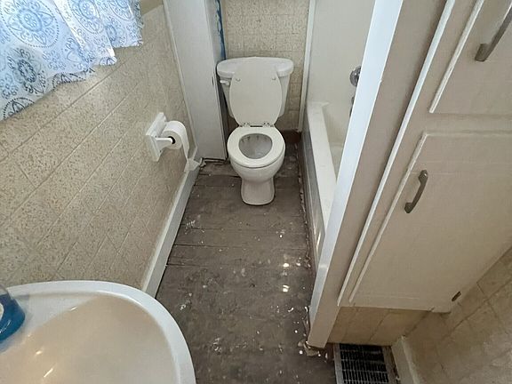5th image of 1253 N Eugene St