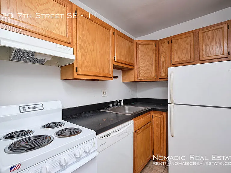 730 7th St SE #11 — Photo 5