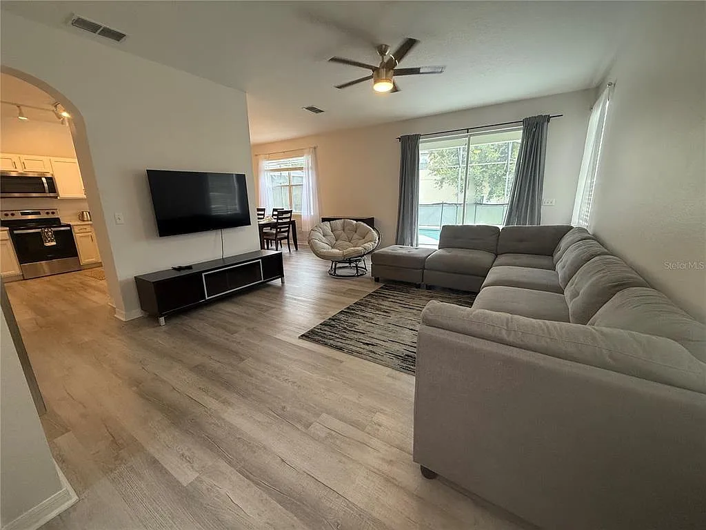 4 bed, 3.5 bath, 1768 sqft, $2,600 — Photo 2
