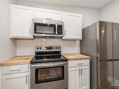 407 Lakeview Ave, Cantonment, FL, 32533