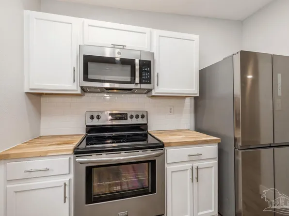 407 Lakeview Ave, Cantonment, FL 32533