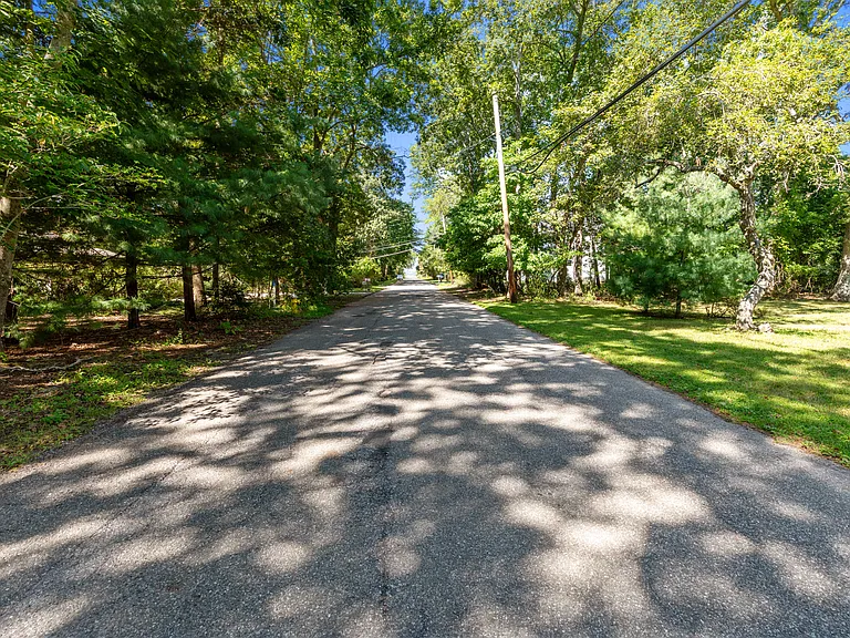 5 Peconic Bay Ave — Photo 22