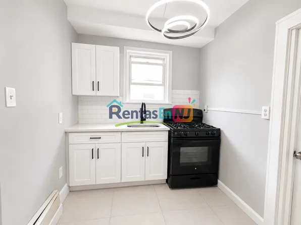 21 Eckert Ave, Newark, NJ