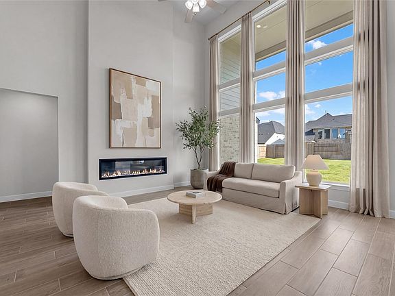 3rd image of 818 Caballos Dr