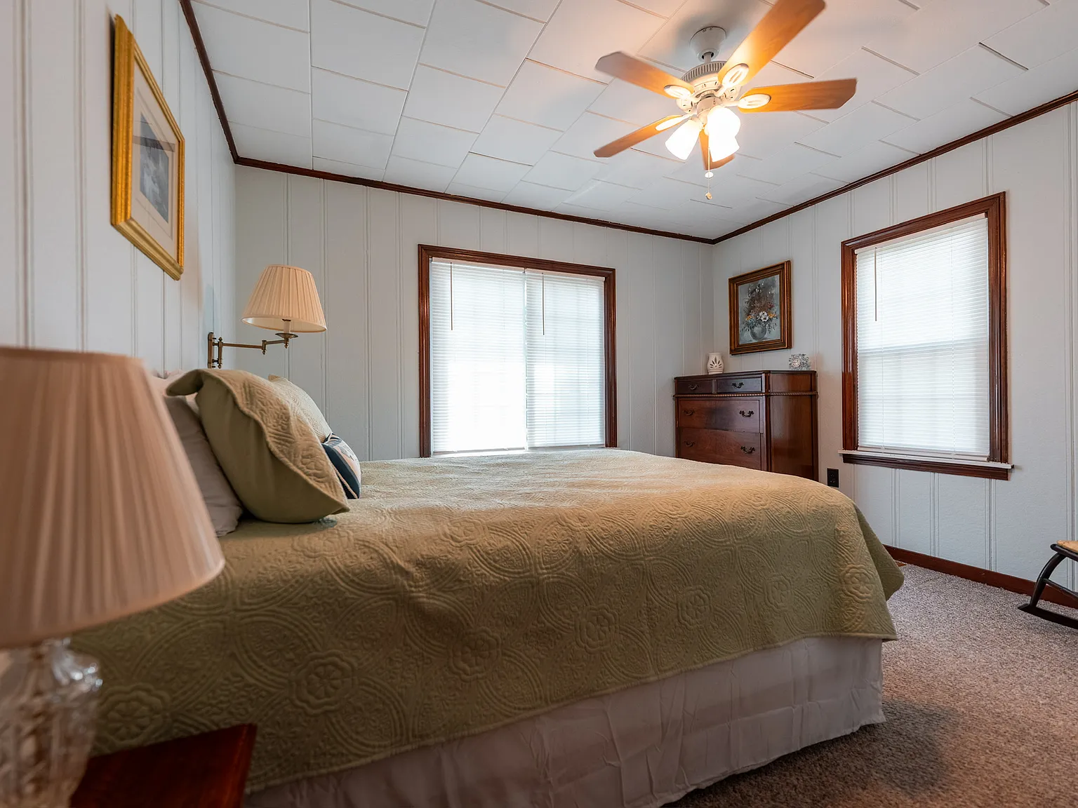 2 bed, $1,300 — Photo 3