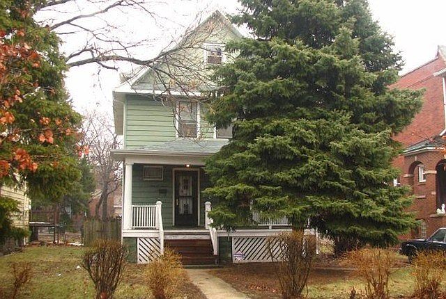 1st image of 107 S Waller Ave