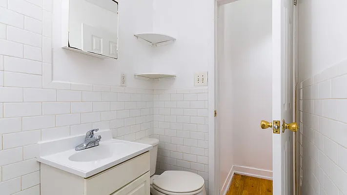 Rented by Nooklyn NYC LLC | media 21