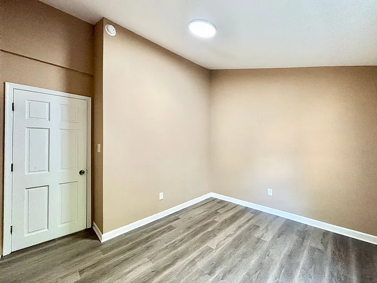 2841 Earlscourt Ave — Photo 11