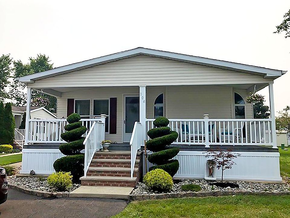 1st image of 104 Spotswood Dr #88