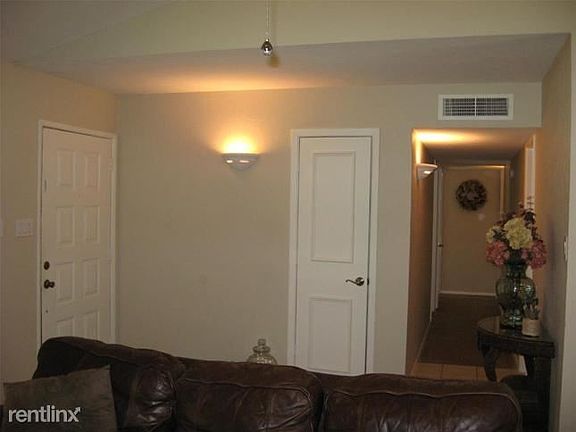 5th image of 2832R Dickens Ln
