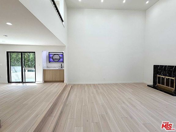 5th image of 5237 Newcastle Ave APT 305