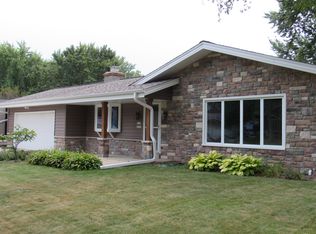 W132S6943 Fennimore Ln, Muskego, WI 53150
