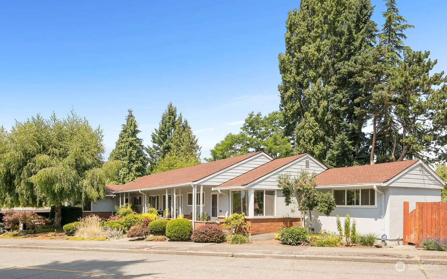 5301 Erskine Way SW photo 1