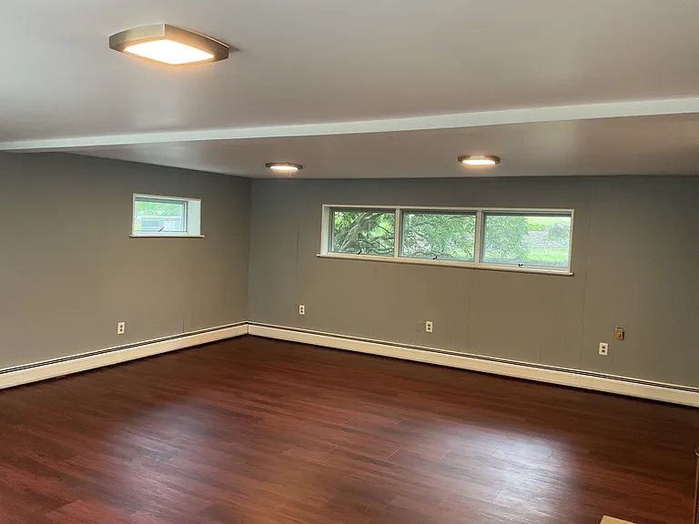 442 Surrey Ln — Photo 23
