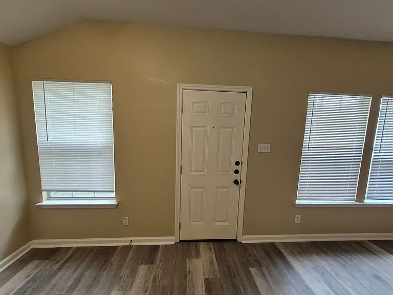 8806 Slumber Ln — Photo 34