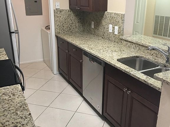 3rd image of 5271 Images Cir APT 208