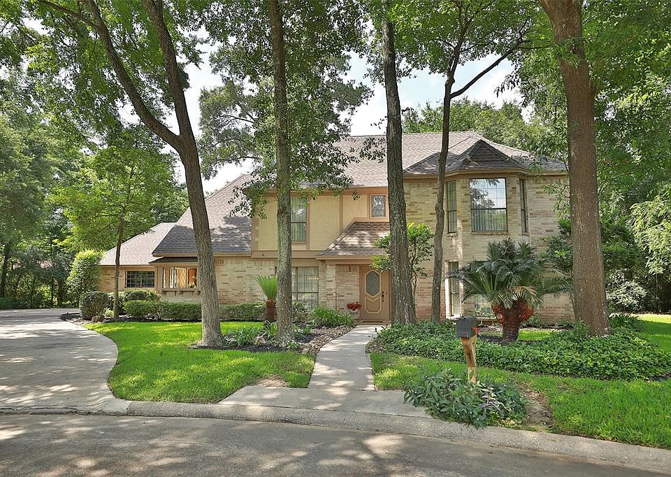 3519 Flickering Candle - Stately home tucked away at the end of a beautiful cul-de-sac street! Plumbing pipes replaced throughout the home with PEX October 2019.