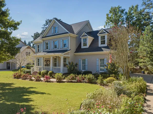 2404 Thurrock Dr, Apex, NC 27539