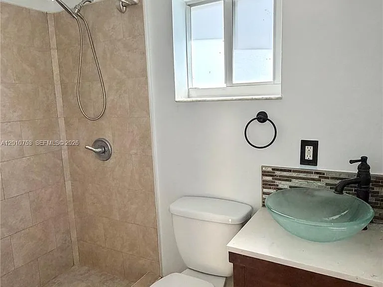 6472 Johnson St — Photo 15