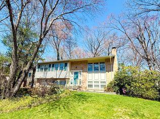 8618 Woodview Dr, Springfield, VA 22153