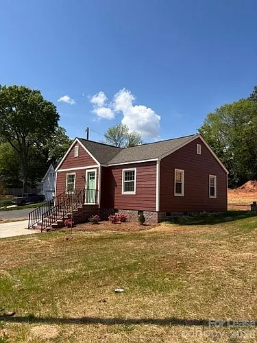102 Lincoln St Photo 1