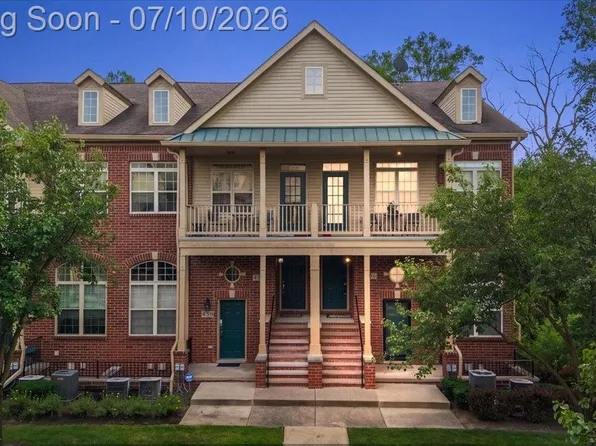 456 Boardwalk Dr, Walled Lake, MI 48390
