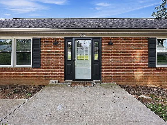 3rd image of 105 Oak Dr
