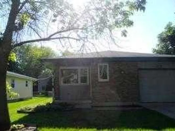 52 Clover Dr, Crystal Lake, IL 60014