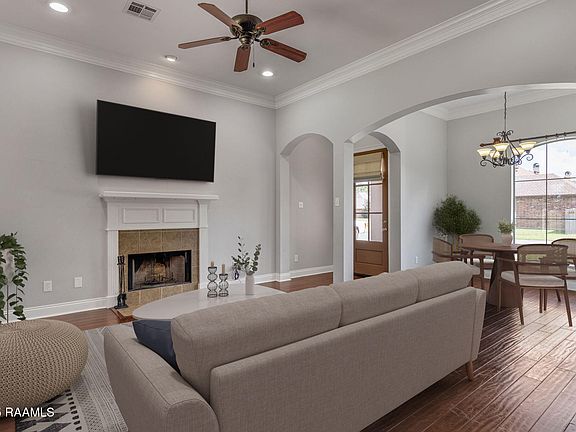 5th image of 204 Red Cedar Ln