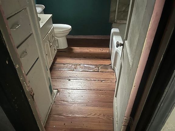 5th image of 710 S 8th St
