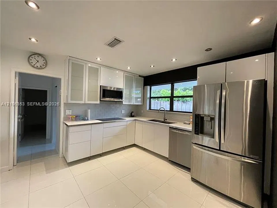2115 Alamanda Dr #2115