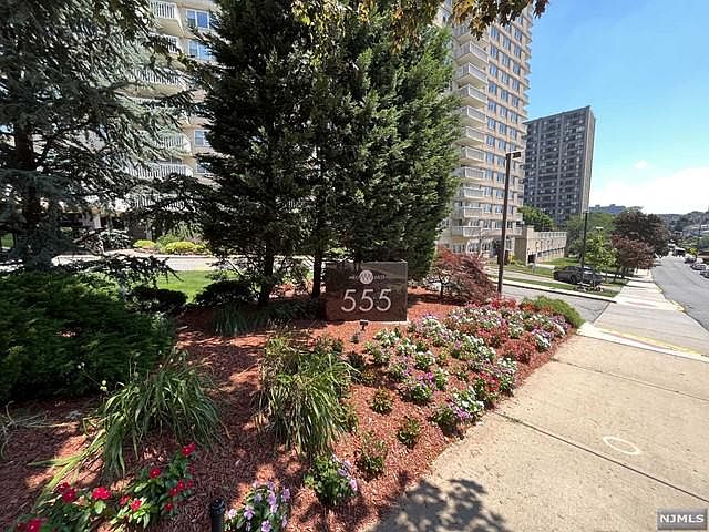 1st image of 555 North Ave APT 15C
