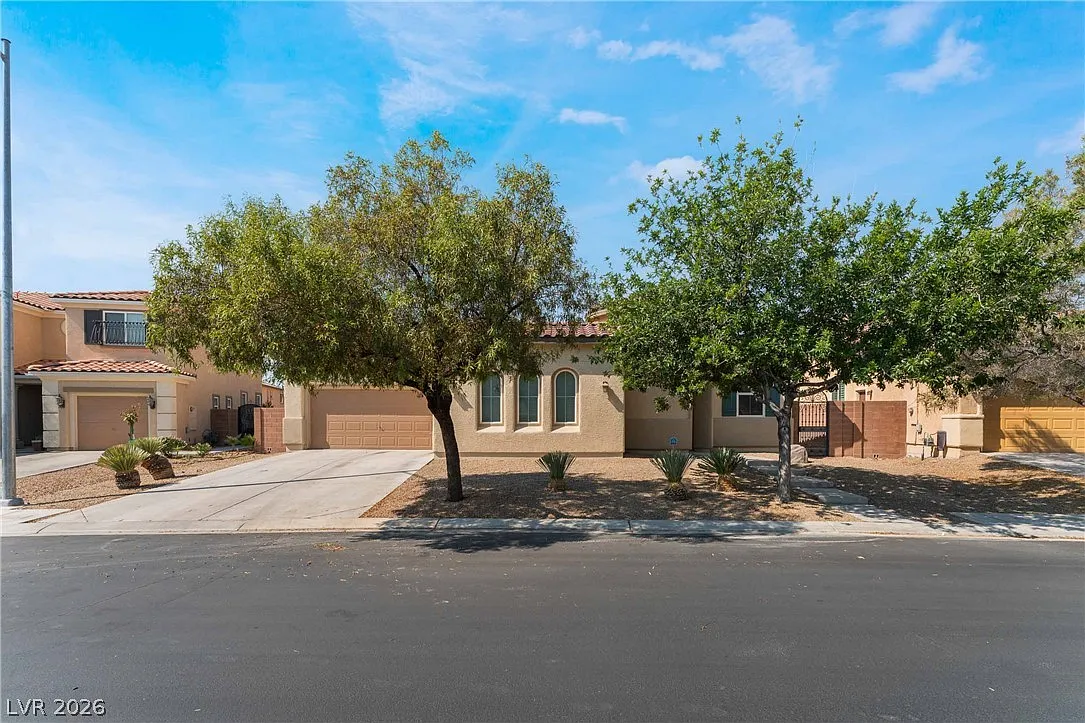 3 bed, 2.5 bath, 2394 sqft, $2,500 — Photo 1