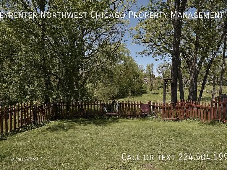 1212 Stratford Ln — Photo 15