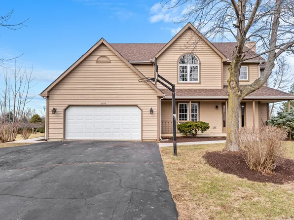 2502 Fox Bluff Ln, Spring Grove, IL 60081
