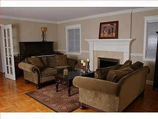4th image of 391 Balsam Ave