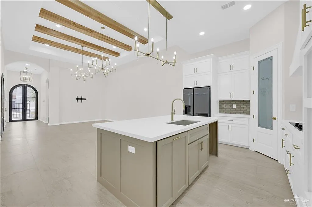 3 bed, 3.0 bath, 1940 sqft, $2,900 — Photo 3