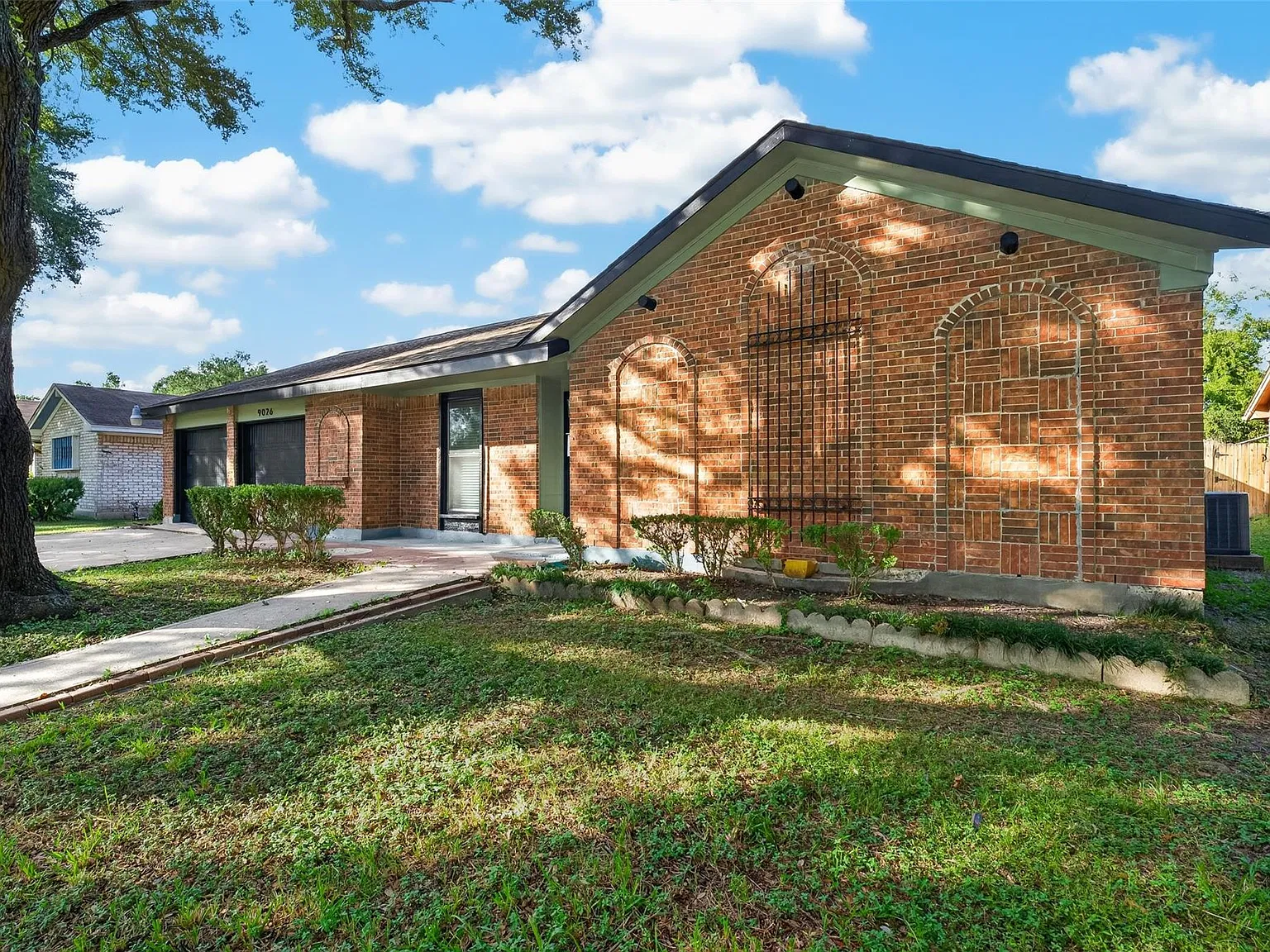 4 bed, 2.0 bath, 1771 sqft, $2,100 — Photo 2