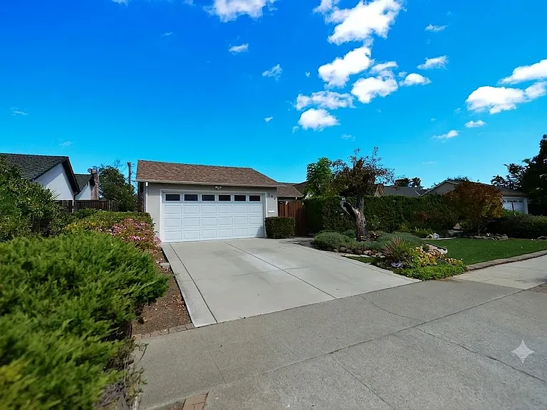 955 Sheila Ct — Photo 1