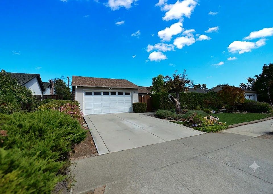 1st image of 955 Sheila Ct