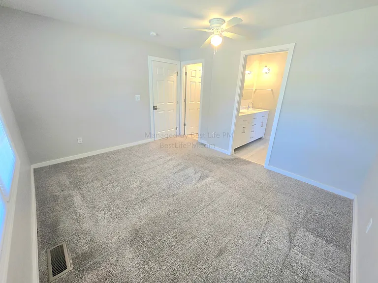 114 SE 218th Ave — Photo 11